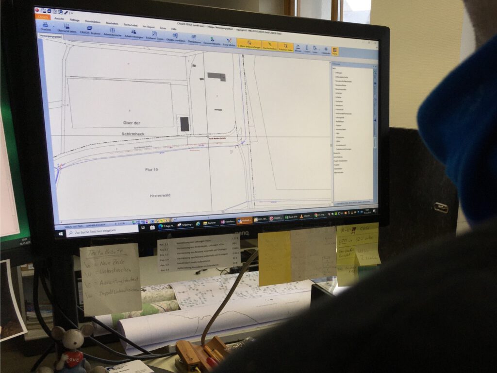 Bildschirm mit einer Planung in einem GIS-Programm
